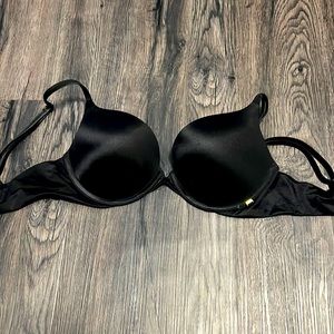 32C Victoria’s Secret very sexy, push-up bra